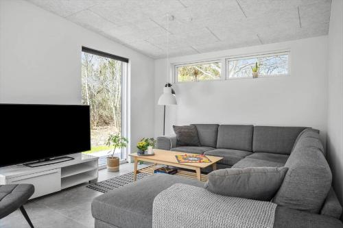 a living room with a couch and a flat screen tv at LF302-Hurup-Helligsovej-2-F in Hurup