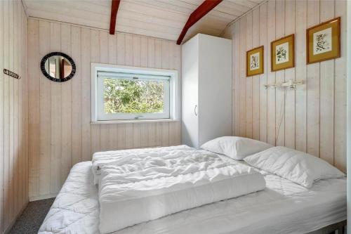 Una cama o camas en una habitación de LF16098-Logstor-Kammasvej-29