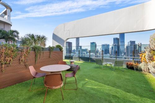 Vườn quanh Art House Apartments by CLLIX