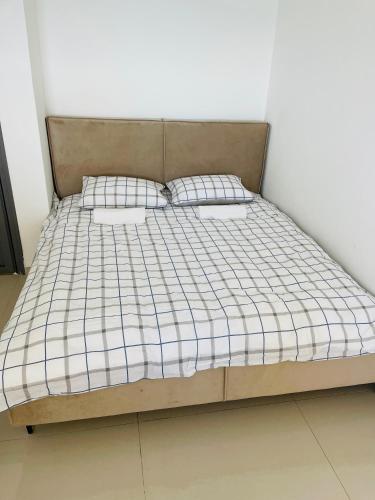 a bed with two pillows on it in a room at דירת נופש מול הכנרת in Tiberias