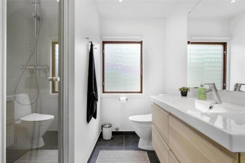 Et badeværelse på 2528-Nexo-Gubbegardsvejen-22