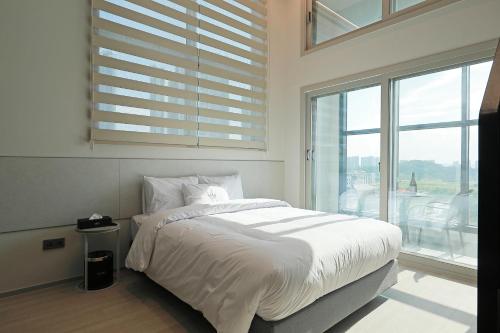 Katil atau katil-katil dalam bilik di Sota Suite Pyeongtaek Godeok branch