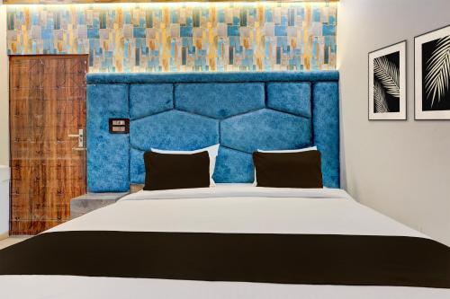 Ένα ή περισσότερα κρεβάτια σε δωμάτιο στο Hotel O JC Luxury Hotel
