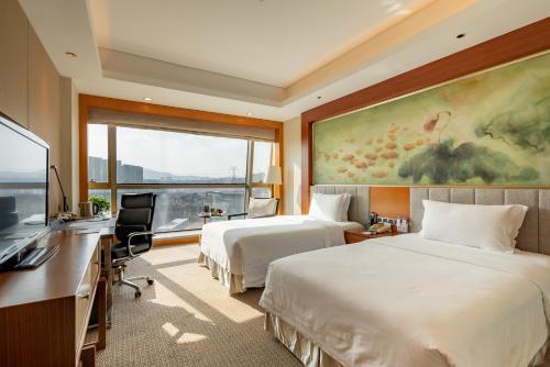 Ένα ή περισσότερα κρεβάτια σε δωμάτιο στο Grand Skylight International Hotel Shenzhen Guanlan, Near Metro Station, Huawei, Foxcnn, Shenzhen North Railway