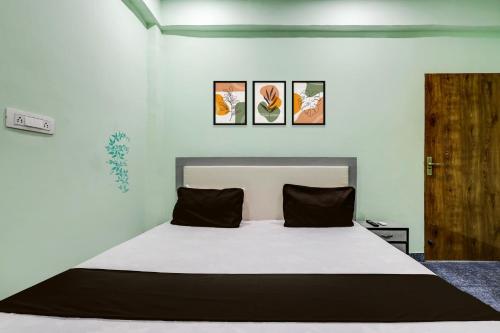 Postel nebo postele na pokoji v ubytování SPOT ON Miraj Hotel