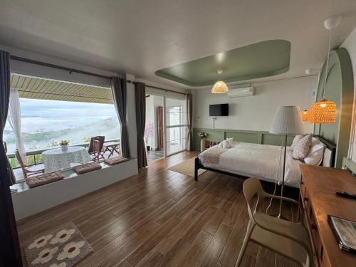 a bedroom with a bed and a view of the ocean at SUNYA Doichang in Ban Huai Khai