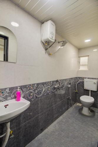 Koupelna v ubytování Hotel Aadya Executive