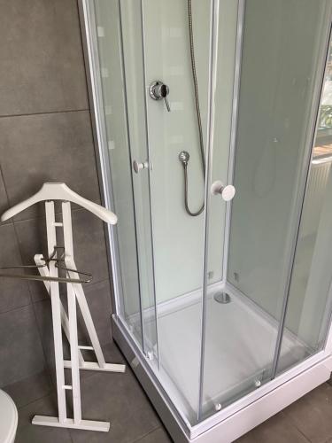 Ένα μπάνιο στο Apartamenty Krzywe Okna