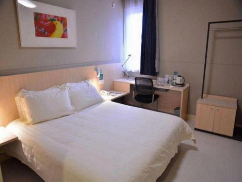 Letto o letti in una camera di Jinjiang Inn Tai'an Taishan Railway Station