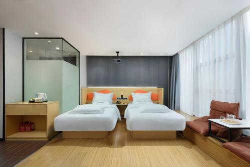 a hotel room with two beds and a couch at Asia Hyatt Hotel Chongqing Jiefangbei Hongyadong Branch in Nan'an