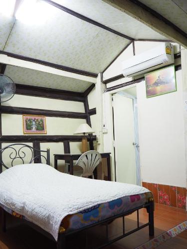 Three J Guesthouseにあるベッド