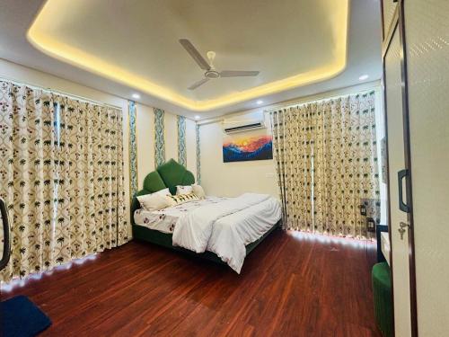 En eller flere senge i et værelse på Rawat home stays 2