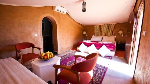 Ένα ή περισσότερα κρεβάτια σε δωμάτιο στο HOTEL Bab Rimal