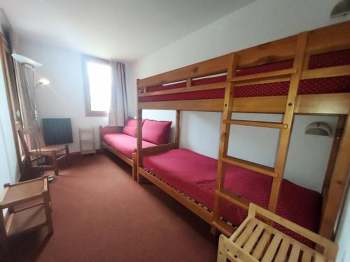 Ένα ή περισσότερα κρεβάτια σε δωμάτιο στο Résidence Marches G - MARCHES 17 MAE-1493