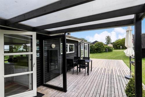 awning over a deck with a table and chairs at OH208-Hadsund-Haslevgaarde-Bakker-66 in Hadsund