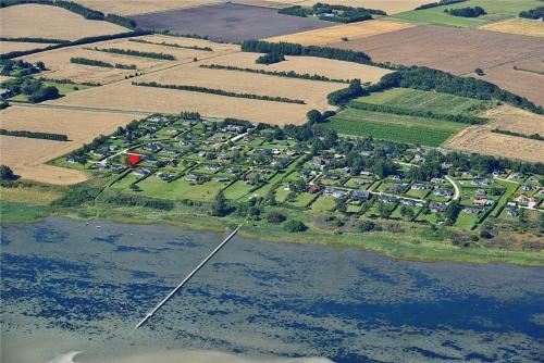 an aerial view of a park with houses and a lake at OH208-Hadsund-Haslevgaarde-Bakker-66 in Hadsund