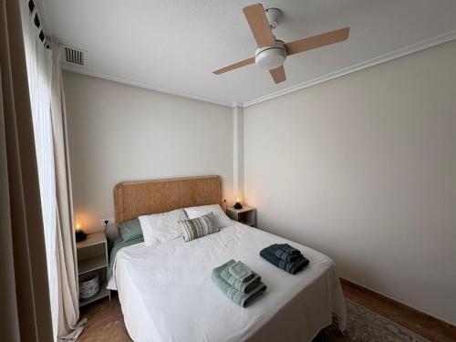 Postel nebo postele na pokoji v ubytování Urban suite apartment by Alicante Rent