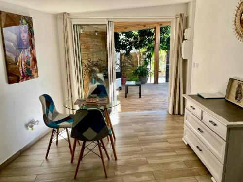 Η κουζίνα ή μικρή κουζίνα στο Studio cosy avec jacuzzi privatif - 10 min de la plage