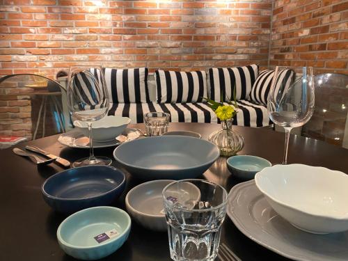 Afbeelding uit fotogalerij van Charming Home with Rustic Brick Walls Quiet Area, 15 min to Gimpo Airport 