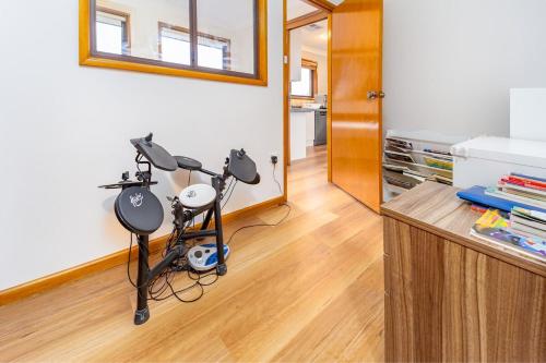 a home gym with a hair dryer on a stand at Serene Farmhouse with Lake Views in Burrawang