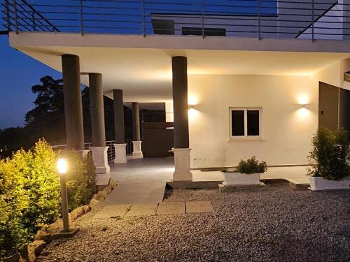 Tòa nhà nơi căn hộ tọa lạc