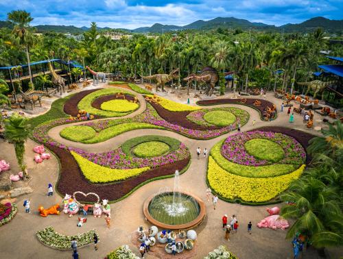 an overhead view of a garden at the dubai miracle garden at Grandbangsaray in Na Jomtien