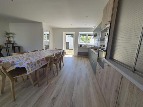 a kitchen and dining room with a table and chairs at 285 - gite de la rue du Chateau Aizenay in Aizenay