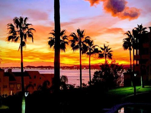 Torrequebrada excelente piso frente al mar