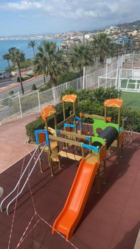 Torrequebrada excelente piso frente al mar