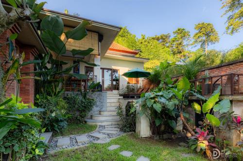 Taman di luar Tegal Harum Villa Ubud