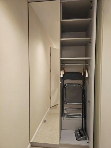 a walk in closet with a mirror in a room at Sileo Apart No.85 in Ustka