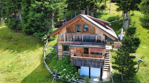an overhead view of a wooden house with a balcony at Almhütte Enzian in Greifenburg