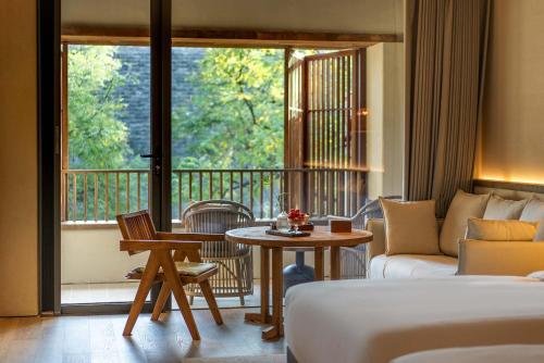 YUANLI HOTELにあるバルコニーまたはテラス