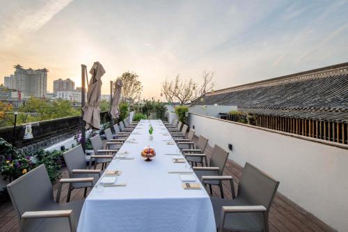 YUANLI HOTELにあるレストランまたは飲食店