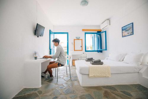 Lagada Beach Hotelにあるテレビまたはエンターテインメントセンター