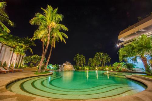 Kolam renang di atau dekat dengan Topland Hotel & Convention Centre