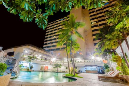 Kolam renang di atau dekat dengan Topland Hotel & Convention Centre