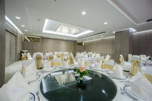 Restoran atau tempat lain untuk makan di Topland Hotel & Convention Centre