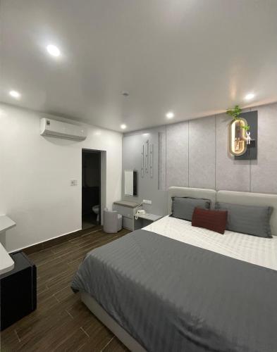 a bedroom with a large bed and a bathroom at Hoàng Huy Hotel in Cat Ba