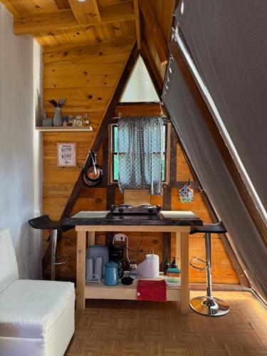 Dapur atau dapur kecil di Glamping MORET Tiny House M1