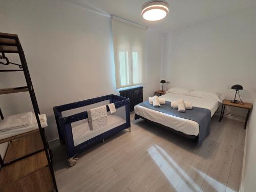 Ένα ή περισσότερα κρεβάτια σε δωμάτιο στο The Eight Unique Apartments