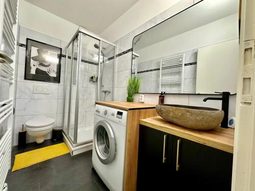 a bathroom with a sink and a washing machine at Ferienhaus Meerzeit-Hooksiel in Hooksiel