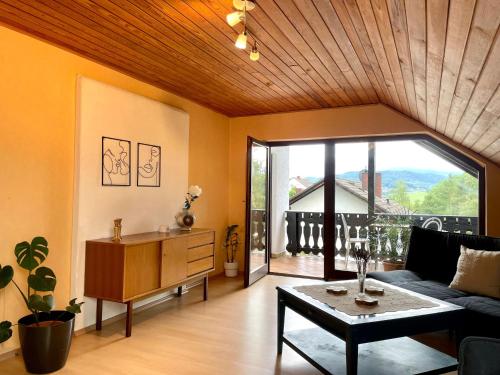 Nespecifikovaný výhled na hory nebo výhled na hory při pohledu z apartmánu