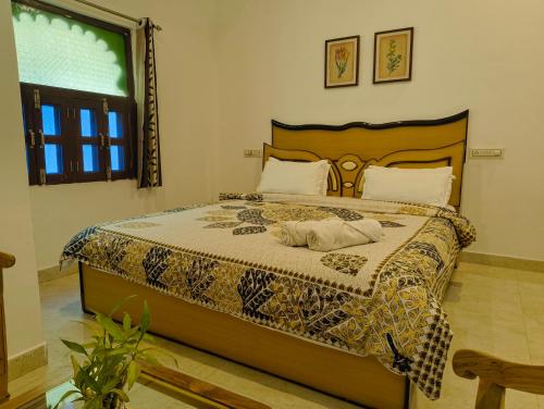 a bedroom with a large bed in a room at Rising Shemesh Home Stay in Udaipur