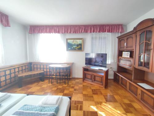 a bedroom with a bed and a television and a table at FerienHaus "Grimberg" & großes Grundstück in Schwarzenbrunn