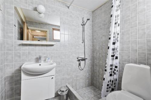 Ένα μπάνιο στο 9599-Aakirkeby-Bodelyngsvejen-1