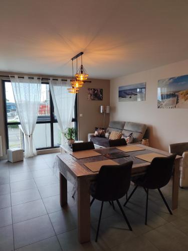 Zona de estar de Trébeurden appartement T 3 vue mer 3 ***