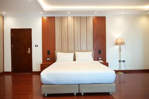 Crescent International Hotel