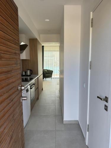 Η κουζίνα ή μικρή κουζίνα στο Modern Seaside Studio at Northern Cyprus - Pearl Island