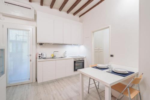 Lega Lombarda 1 - Design Bilo - B Home